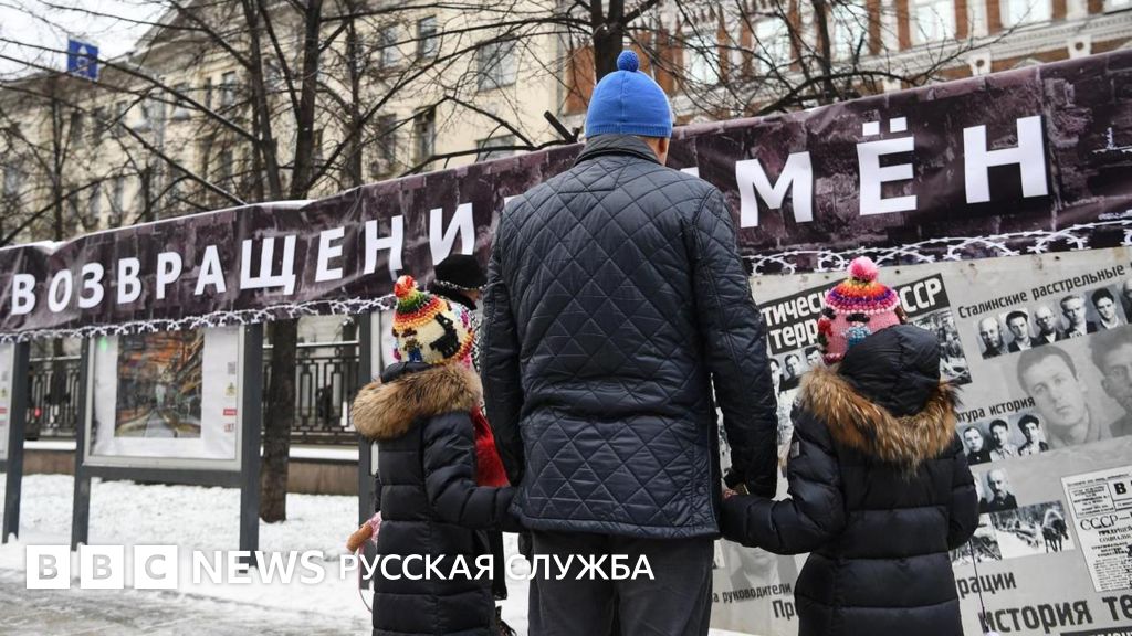 Верховный суд России запретил движение «Мемориал». Правозащитников признали «экстремистской организацией»