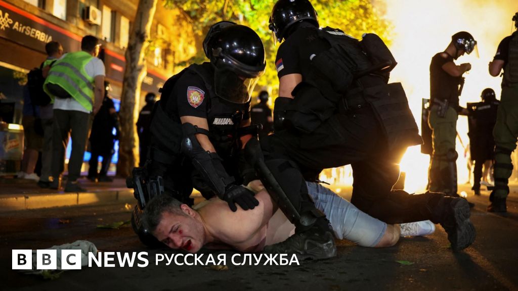 Сербия в огне: Массовые протесты в Белграде переросли в столкновения с полицией
