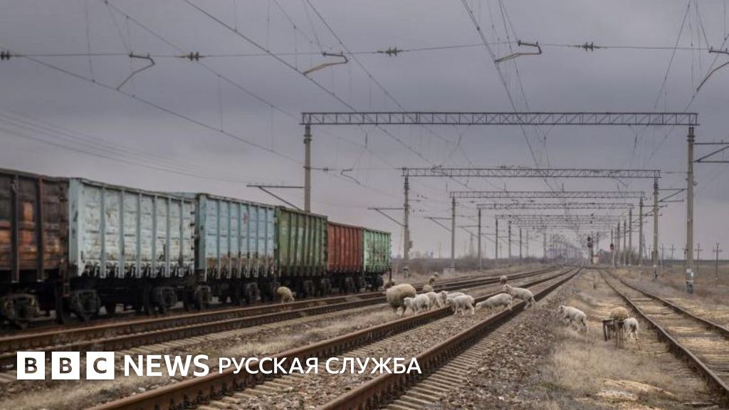 Удар беспилотника по поезду в аннексированном Крыму. Как ВСУ усиливают блокаду полуострова