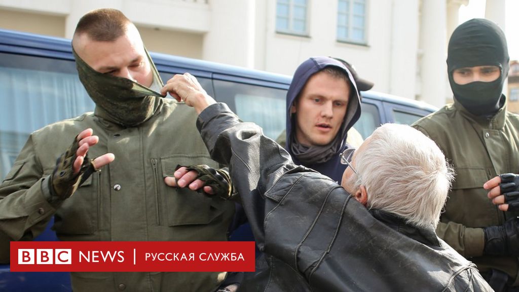 Предложения со словосочетанием «срывать с кого-либо одежду»