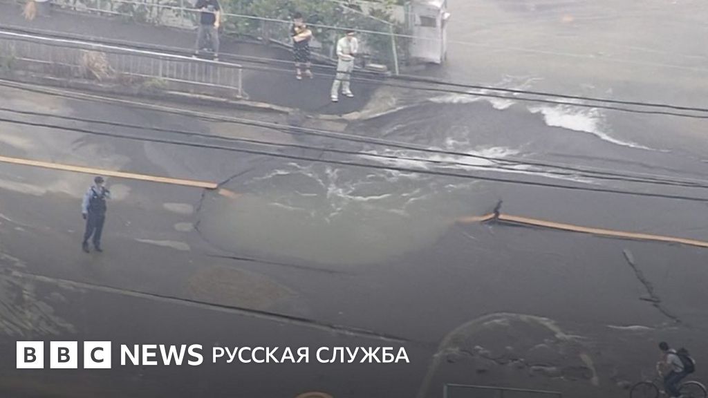 Видео момента, когда в Японии началось сильное землетрясение - BBC News ...