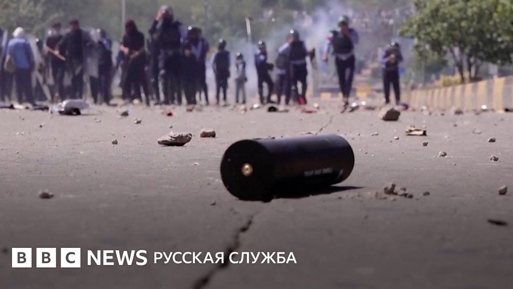 Столкновения протестующих и полиции в Пакистане - BBC News Русская служба