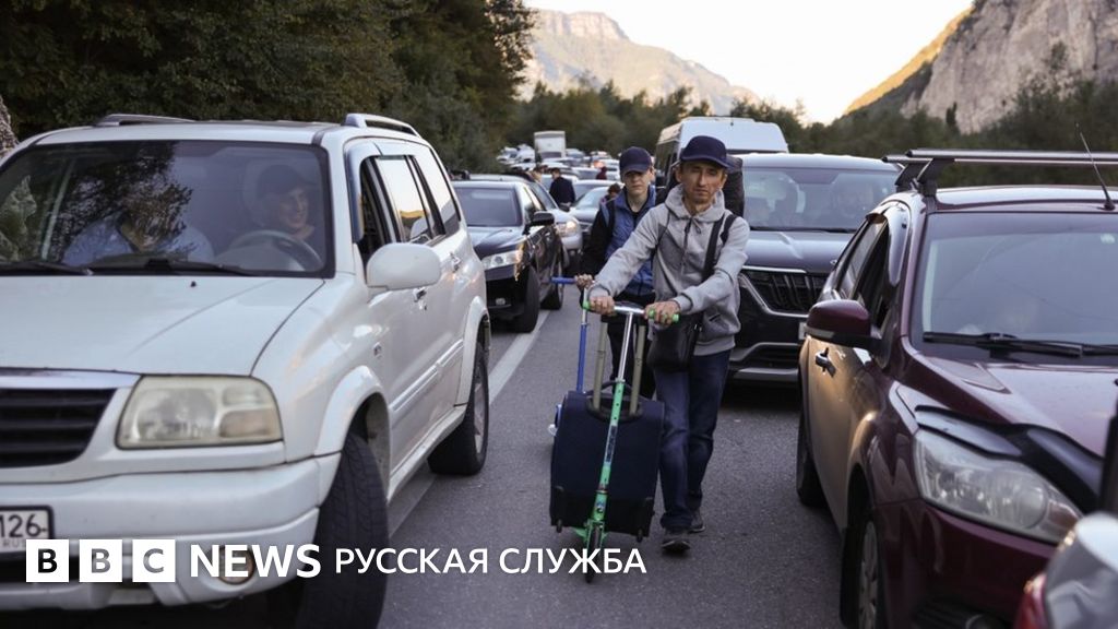 "Мы вышли из очереди и смирились". Кого и почему не выпускают из России ...