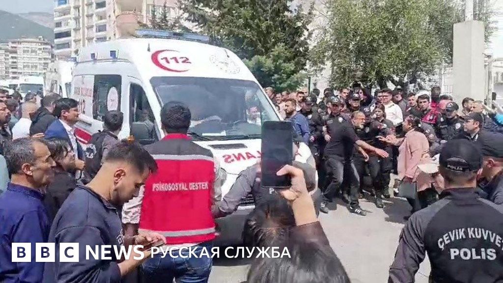 В результате стрельбы в турецкой школе погибли девять человек, восемь из них — дети