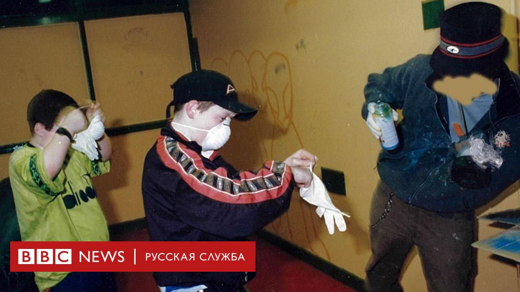 «Я лично закрасил его работу и рисовал поверх». Как Бэнкси работал с подростками в клубе Бристоля в начале своей карьеры