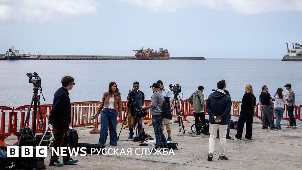 Круизный лайнер у берегов Тенерифе