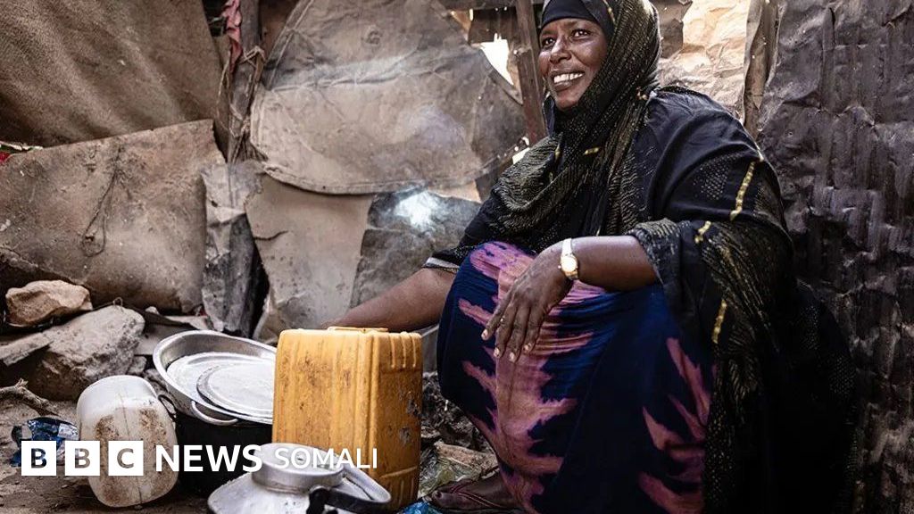 Yuzida ayolning dumbasi