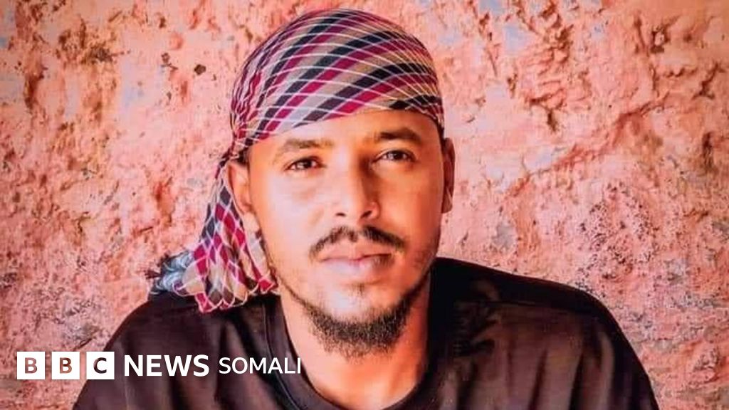 Yalangoch ayollar tanalarini korsatishadi