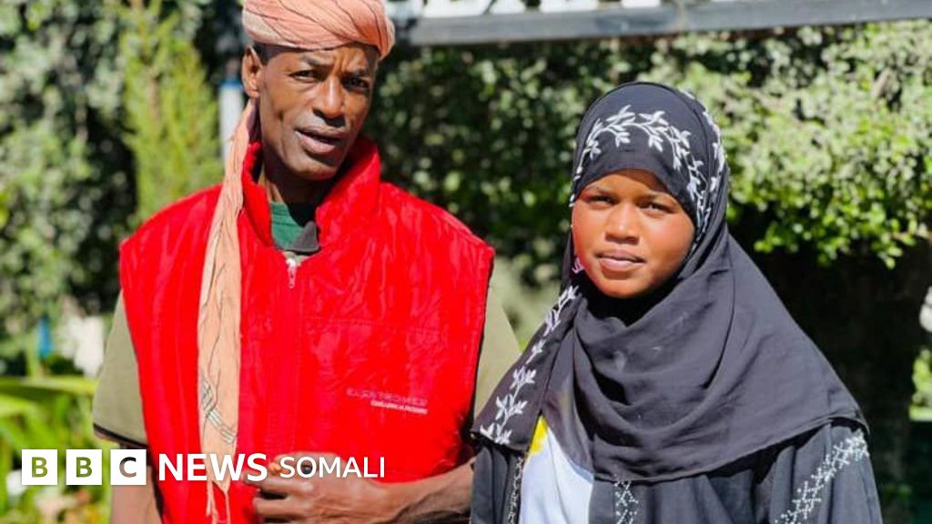 Yosh qizlarning kokraklari va kokraklari