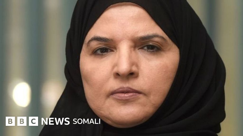 Yalangoch maftunkor yosh ayol Porno kor bilan almashtirish