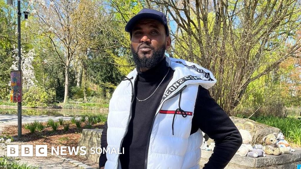 Kokrak qafasi bilan oral seks fotosurati