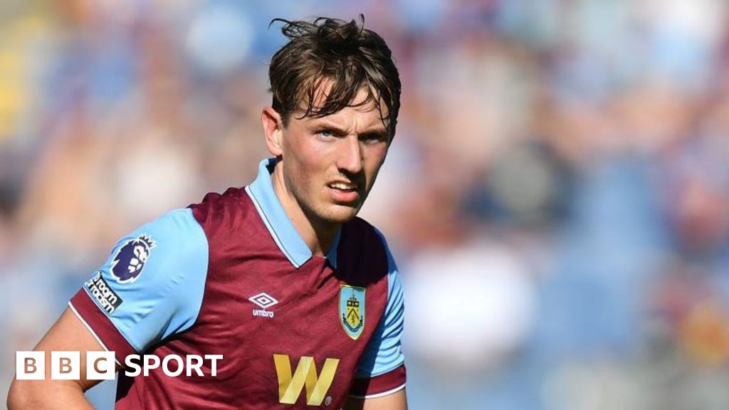 Fulham make bid worth £25m for Burnley midfielder Berge