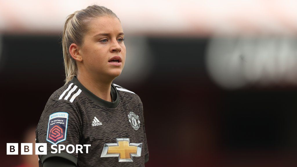 Alessia Russo: Manchester United forward withdraws from England squad with  'small injury' - BBC Sport