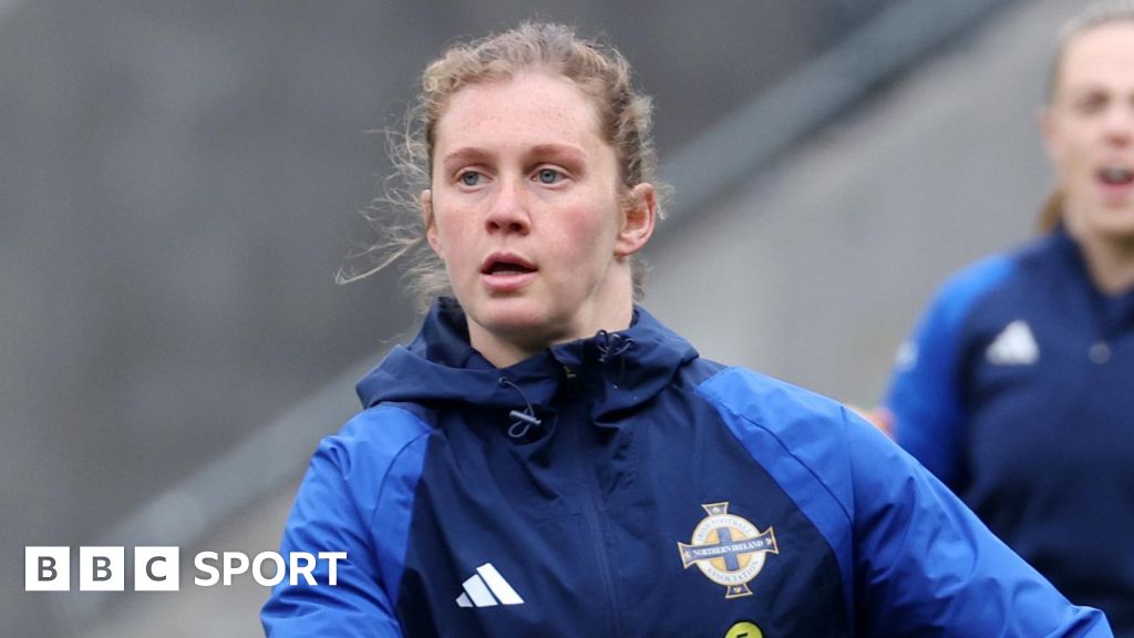 Caragh Hamilton: Northern Ireland international Hamilton moves to Nottingham Forest