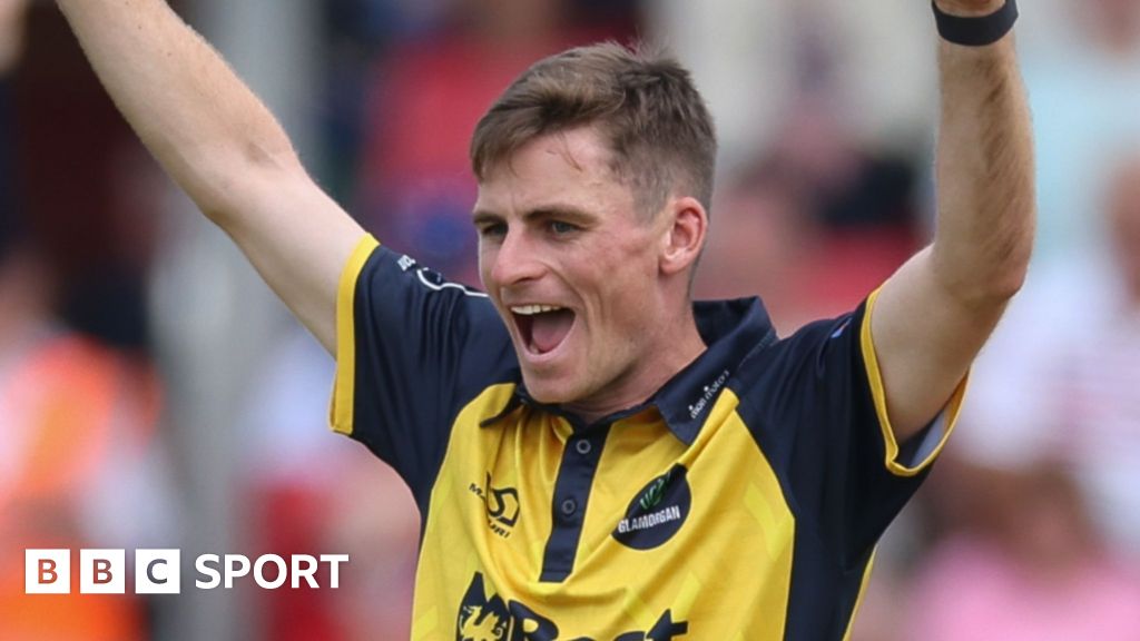 Andy Gorvin: All-rounder signs new two-year Glamorgan deal - BBC Sport