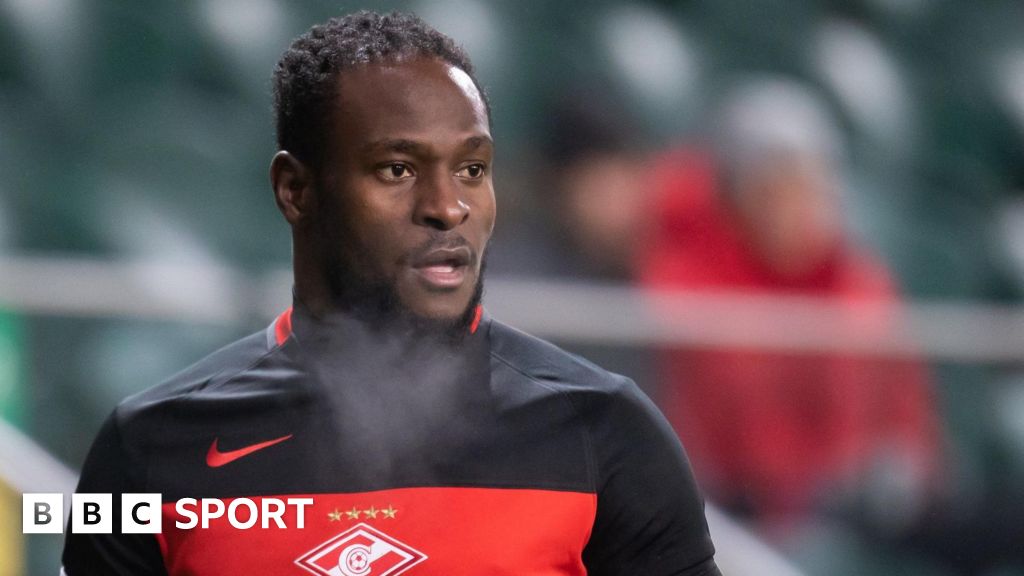 Victor Moses: Luton Town sign ex-Chelsea wing-back after Spartak Moscow exit