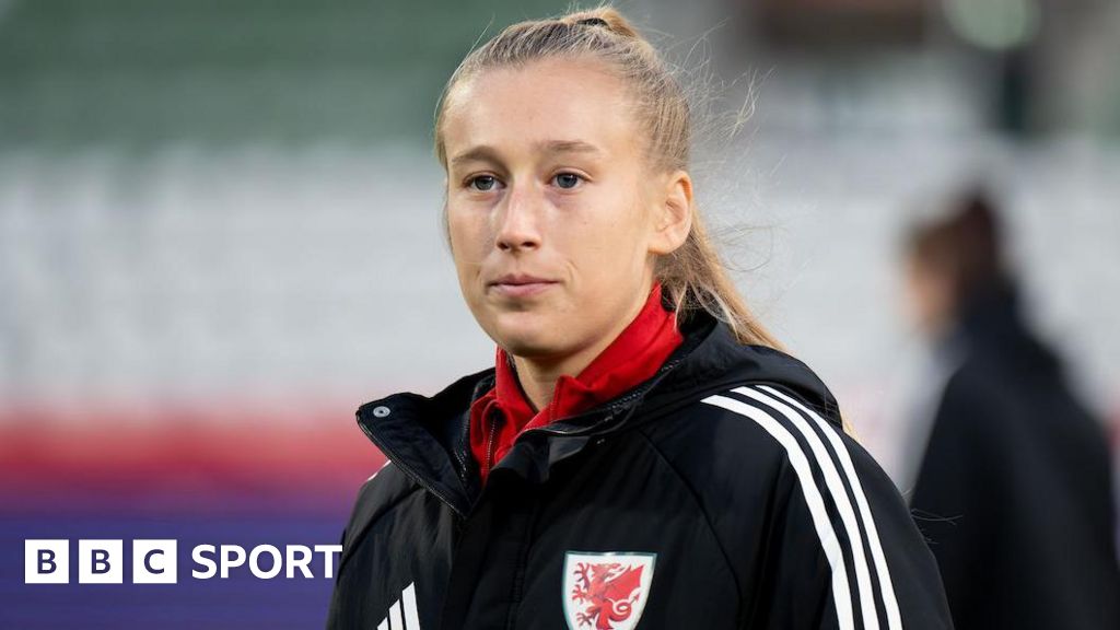 Josie Longhurst: Wales squad member joins Vancouver Whitecaps - BBC Sport