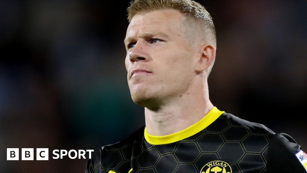 James McClean not expecting support from Republic of Ireland team-mates  over sectarian abuse he receives - BBC Sport