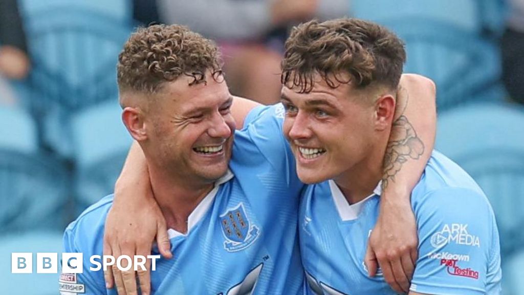 Irish Premiership: Ballymena beat Cliftonville as last-gasp Linfield edge Carrick