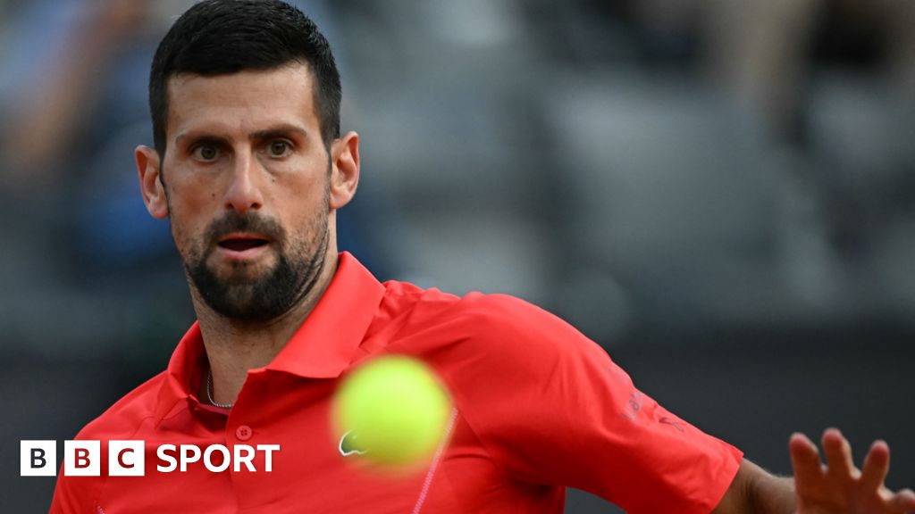 #Italian Open: Novak Djokovic hit by bottle after win over Corentin Moutet