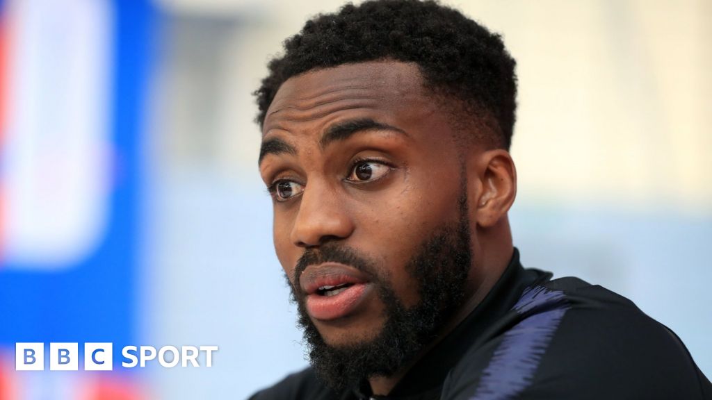 Danny Rose da Inglaterra disputa a bola com Phil Jones do Panama realizada  neste domingo, 24, no Estádio Nizhny Novgorod, na Rússia, válida pela 2ª  rodada do Grupo G da Copa do