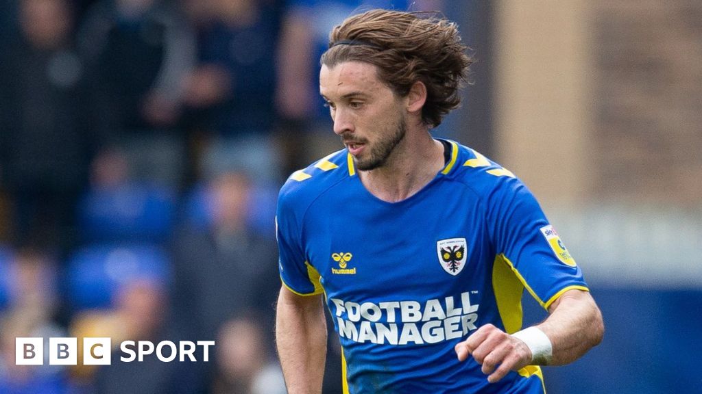 Ethan Chislett: AFC Wimbledon midfielder offered new contract - BBC Sport