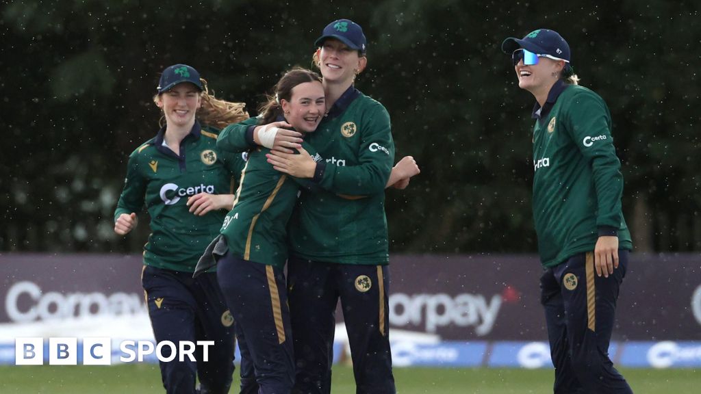 Ireland beat England in chaotic last-ball thriller