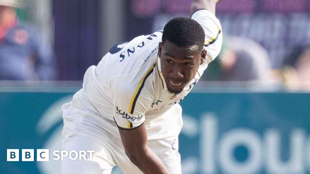 County Championship: Warwickshire in charge against Essex