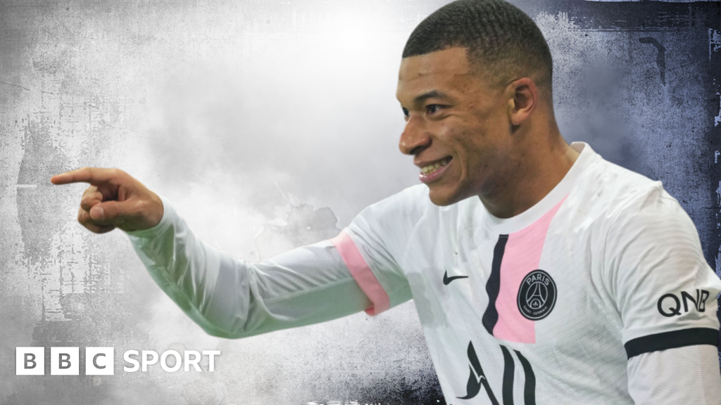 Kylian Mbappe Paris Saint-Germain 2020/21 Player Figurine