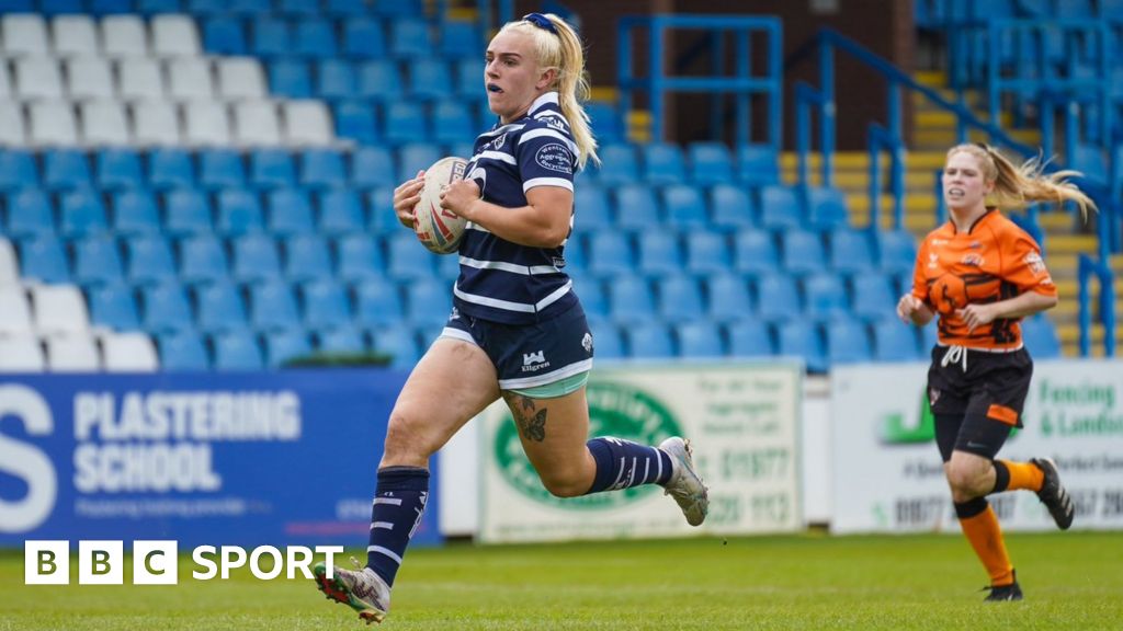 Women's Super League Warrington seal comeback win and Featherstone dominate BBC Sport