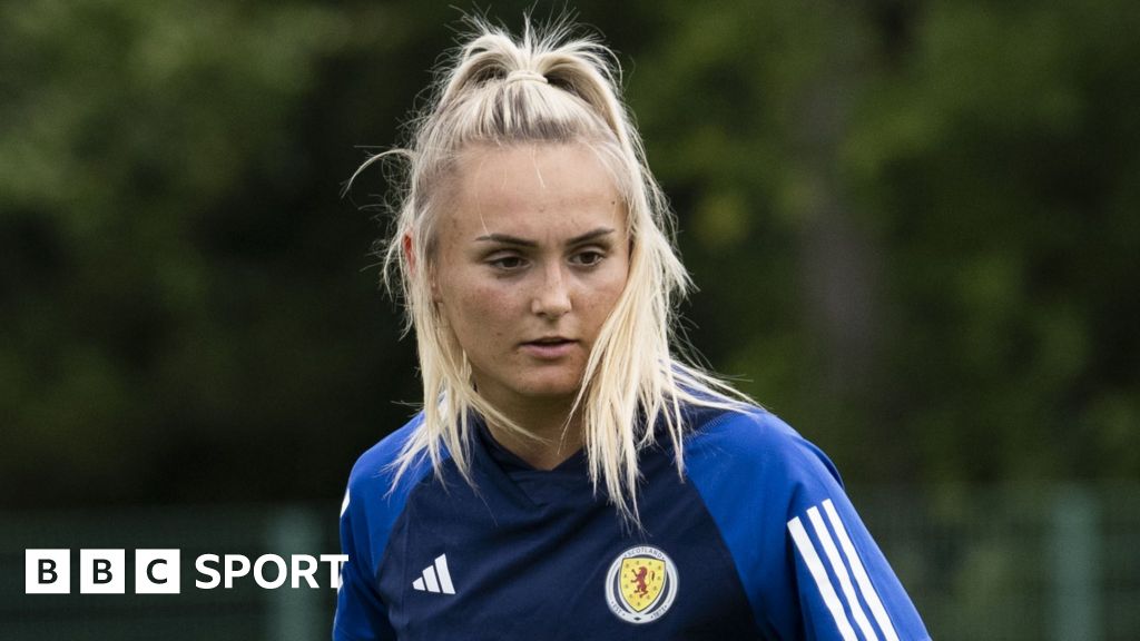 Sam Kerr: Scotland midfielder on move to Bayern Munich - BBC Sport