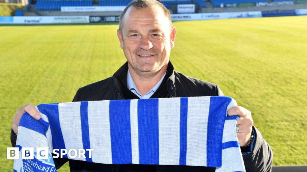 David Robertson seeks 'sanity' after swapping Real Kashmir for Peterhead -  BBC Sport