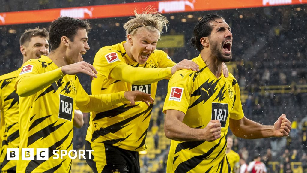 Borussia Dortmund win 4-2 at Freiburg in crazy game - anews