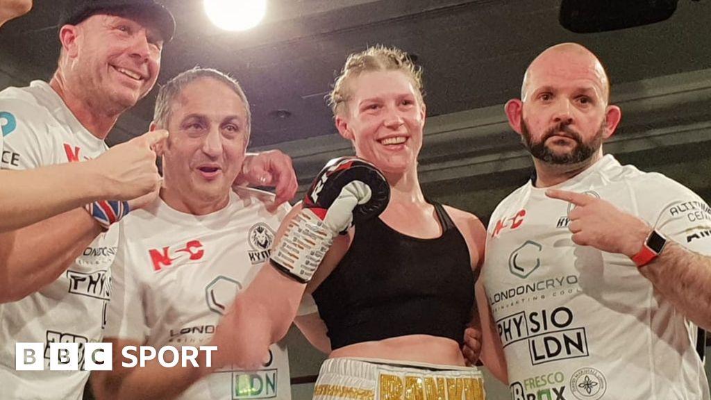 Hannah Rankin: Scottish boxer earns points win over Eva Bajic - BBC Sport