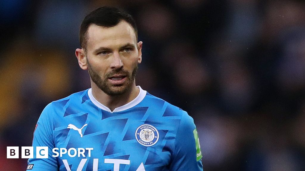 Stockport County release Phil Bardsley, Jacob Davenport, Chris Hussey