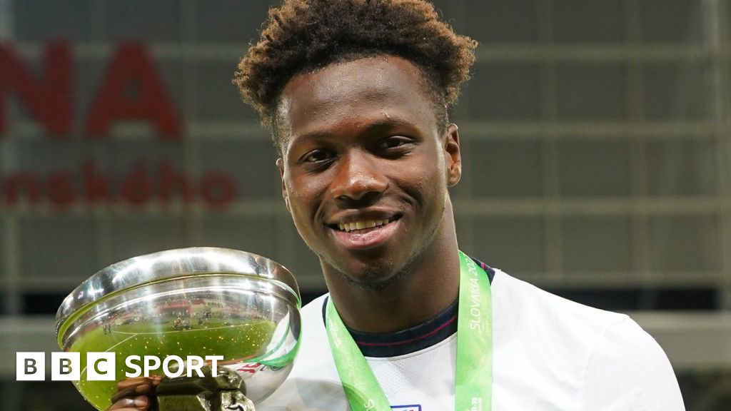 Daniel Oyegoke: Milton Keynes Dons sign Brentford's England youth ...