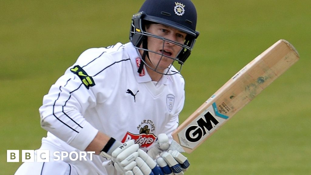 Hampshire Jimmy Adams hands over captaincy of county BBC Sport