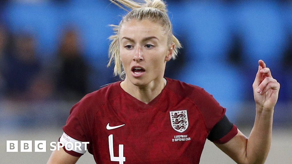 Leah Williamson: England captain returns to training with Arsenal after  injury - BBC Sport