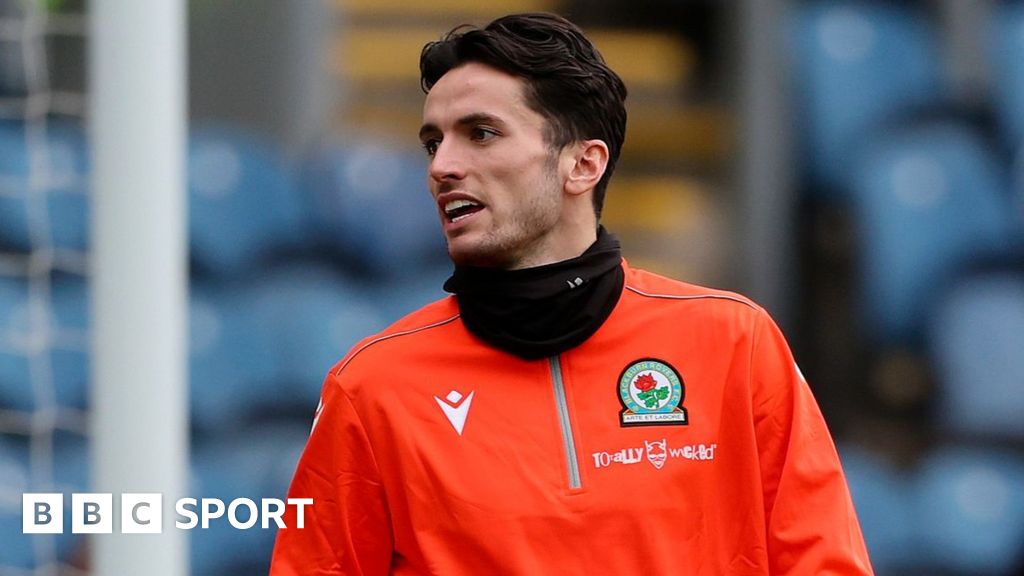 Lewis Travis: Ipswich Town sign Blackburn Rovers captain on loan - BBC Sport