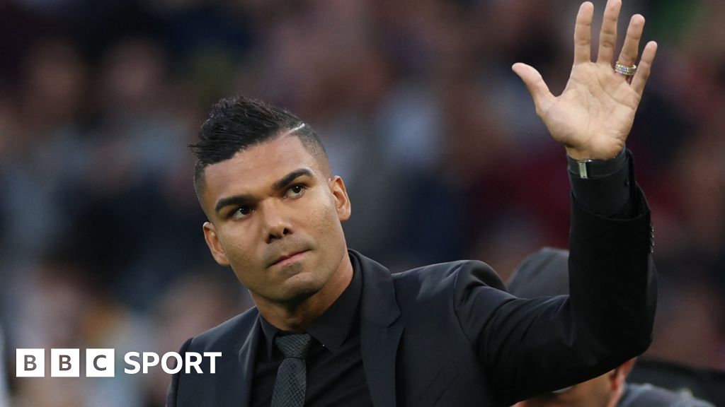 Casemiro: Manchester United make an approach to sign Real Madrid midfielder  - BBC Sport