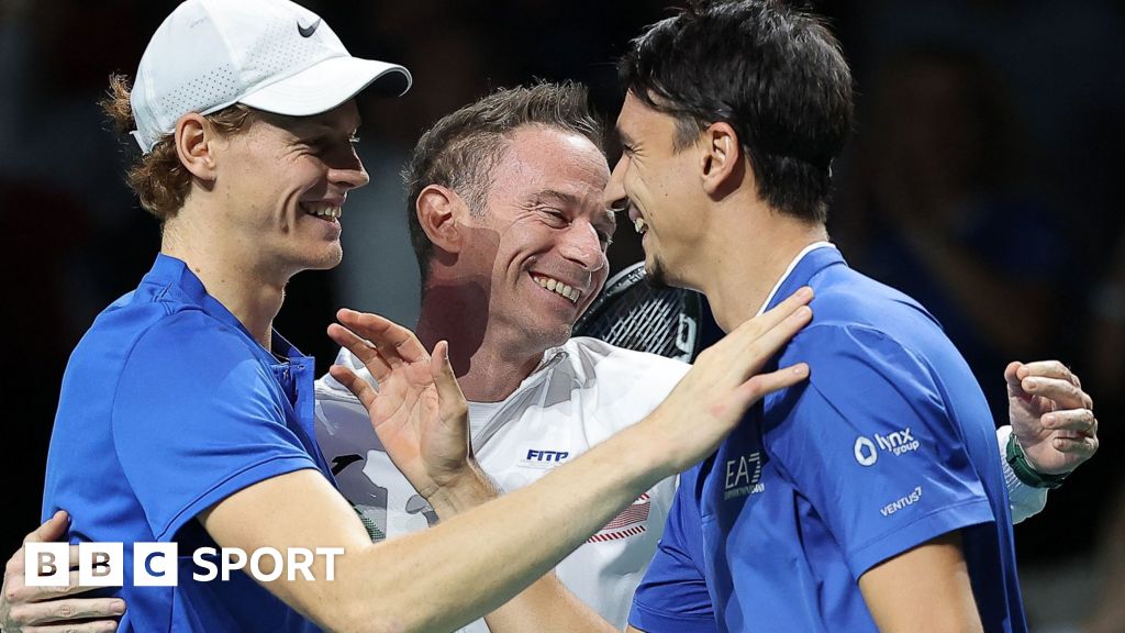 Finali di Coppa Davis 2023: Jannik Sinner batte Novak Djokovic e l’Italia raggiunge la finale