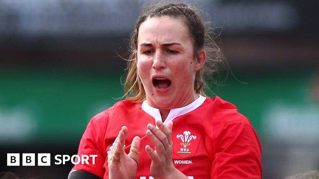 WRU to offer first professional 15-a-side contracts to women