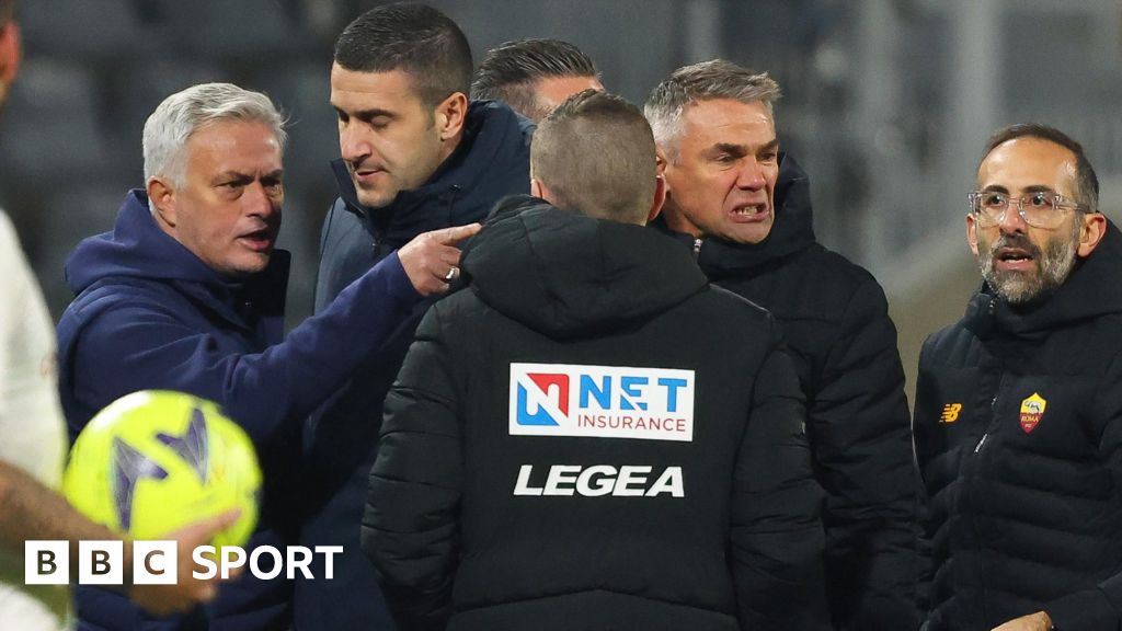 Jose Mourinho Roma Manager Sent Off In Serie A Defeat At Cremonese Bbc Sport 