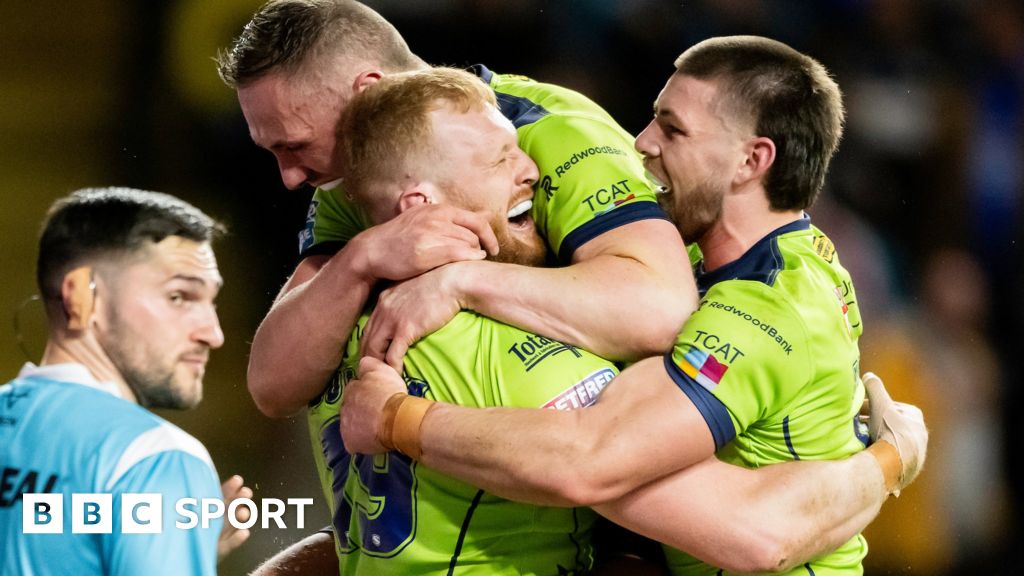 Warrington blow away Leeds to go top of table