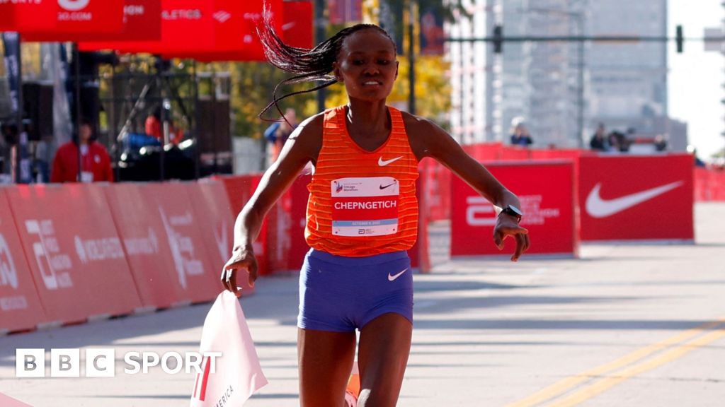 Chicago Marathon: Ruth Chepngetich Wins But Misses World Record - BBC Sport