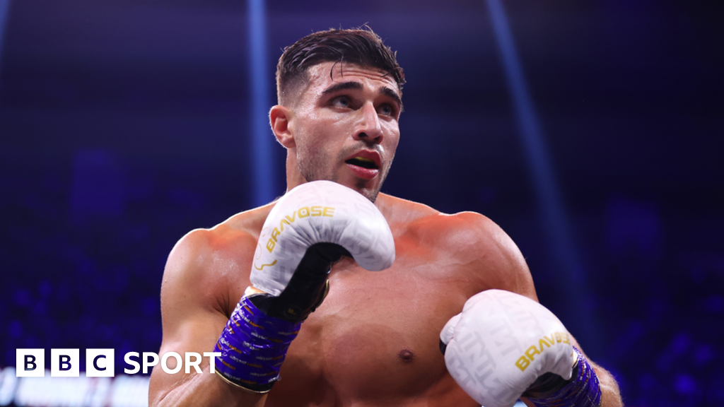 Tommy Fury has hand surgery