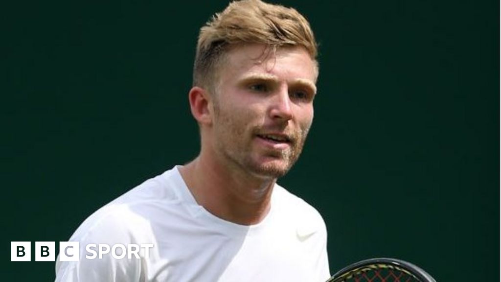 Wimbledon: Dan Cox stuns Theimo De Bakker in qualifying - BBC Sport