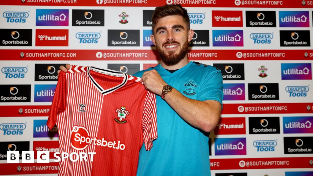 Southampton sign Republic of Ireland left-back Ryan Manning after Swansea exit - BBC Sport