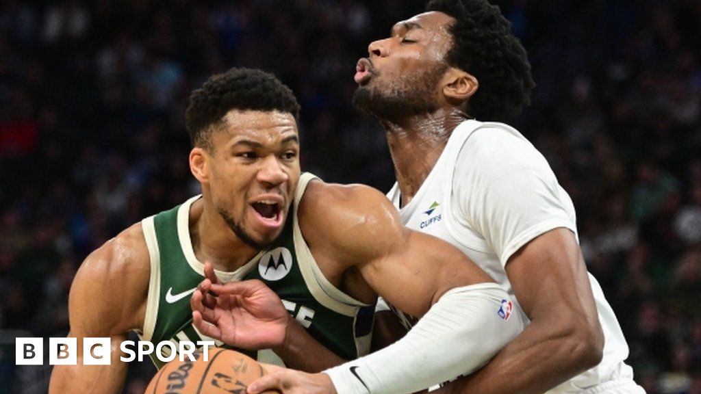 NBA: Giannis Antetokounmpo leads Milwaukee Bucks to win in first game after coach Adrian Griffin sacked-ZoomTech News