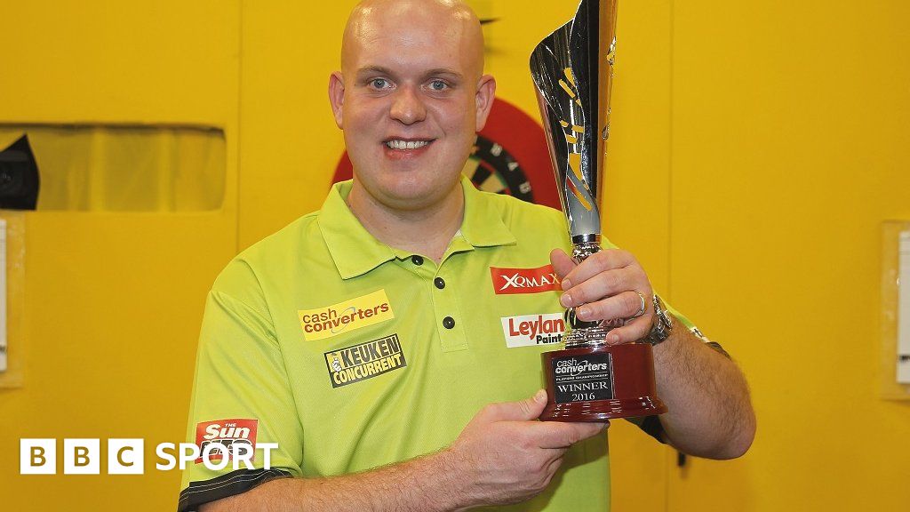 Michael van Gerwen retains Players Championship title in Minehead - BBC